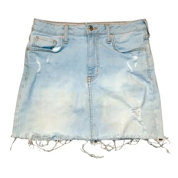 Forever21 Light Wash Raw Hem Denim Mini Skirt Size 25 - Picture 1 of 4